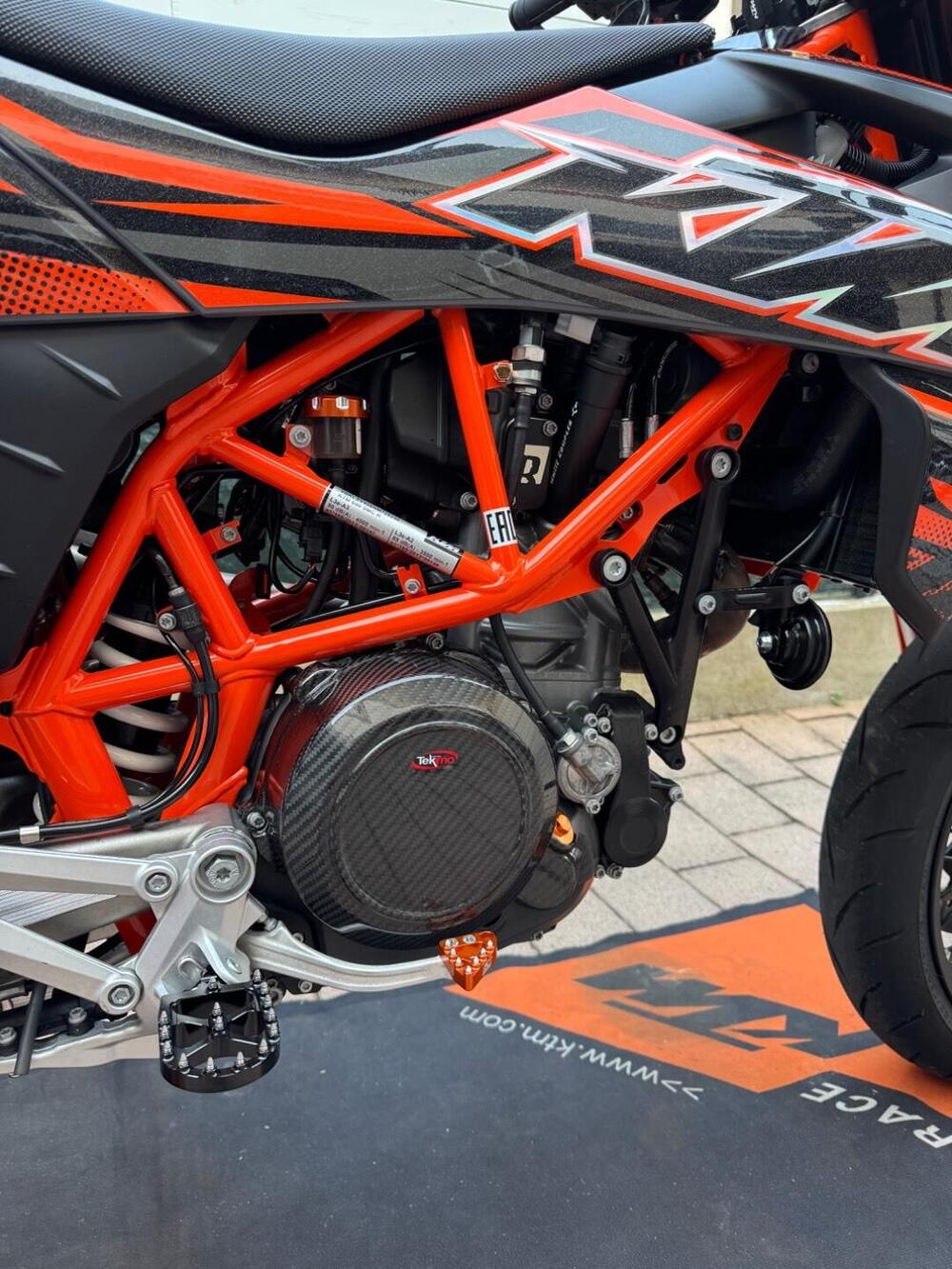 KTM 690 SMC R (2021 - 22) (3)