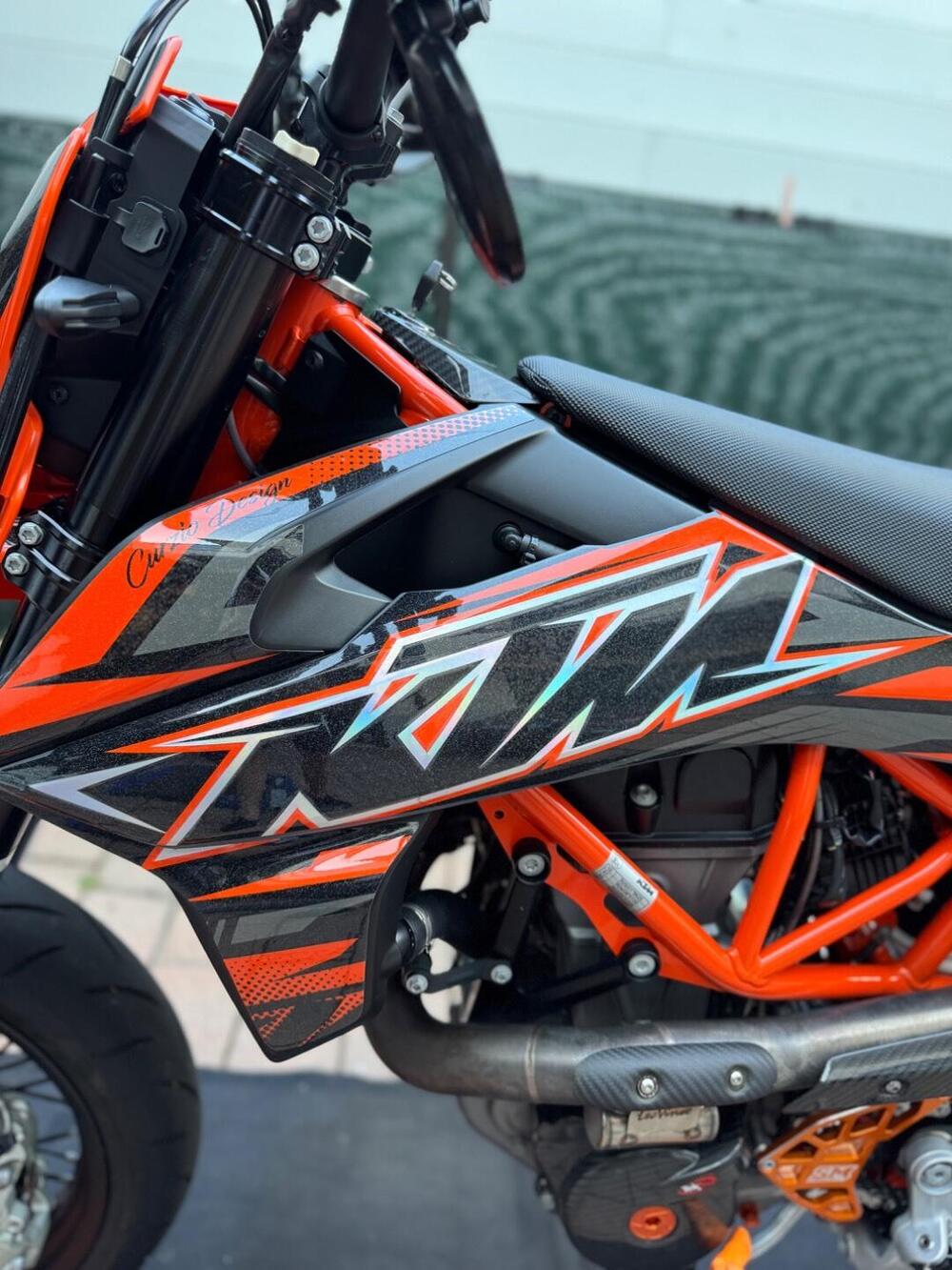 KTM 690 SMC R (2021 - 22) (15)