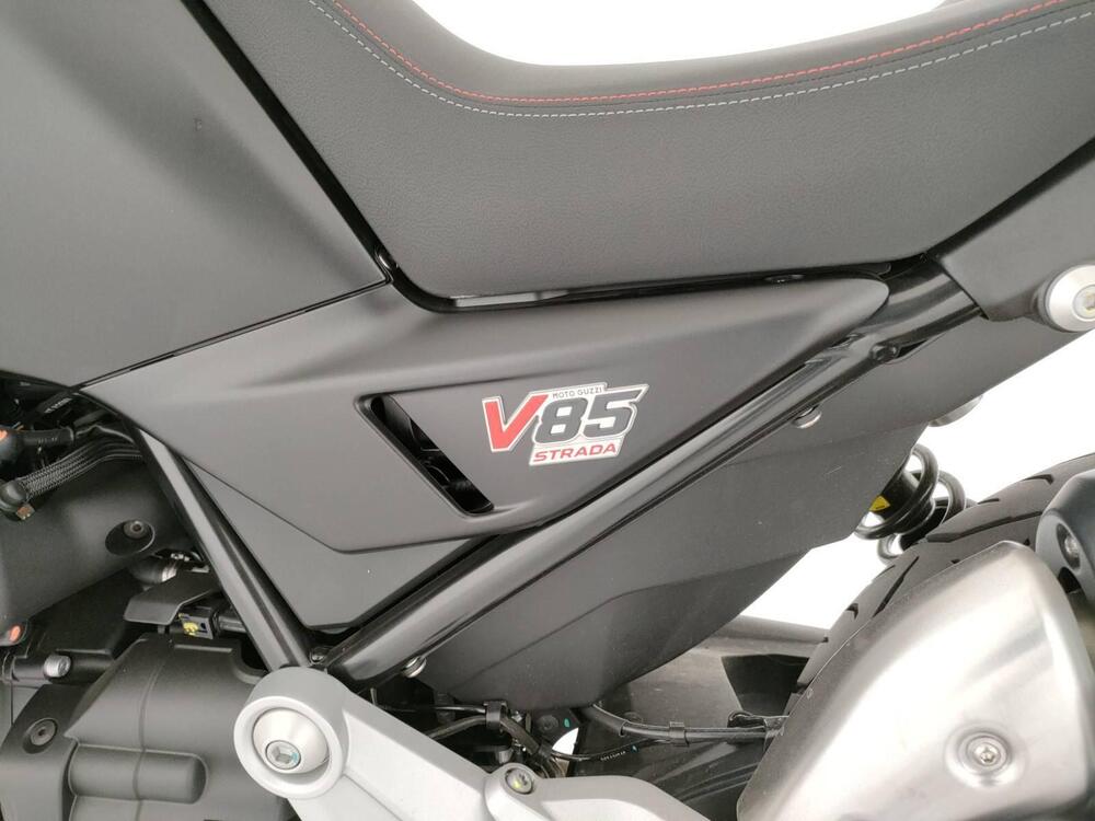 Moto Guzzi V85 Strada (2024 - 26) (9)