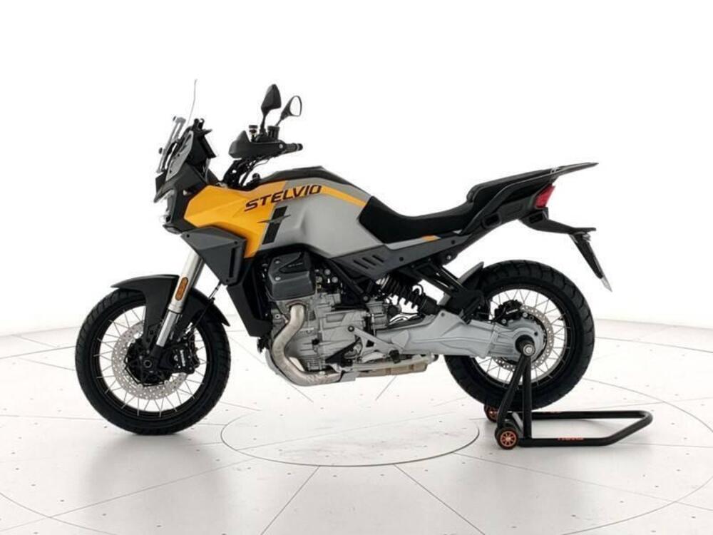 Moto Guzzi Stelvio (2024 - 26) (3)
