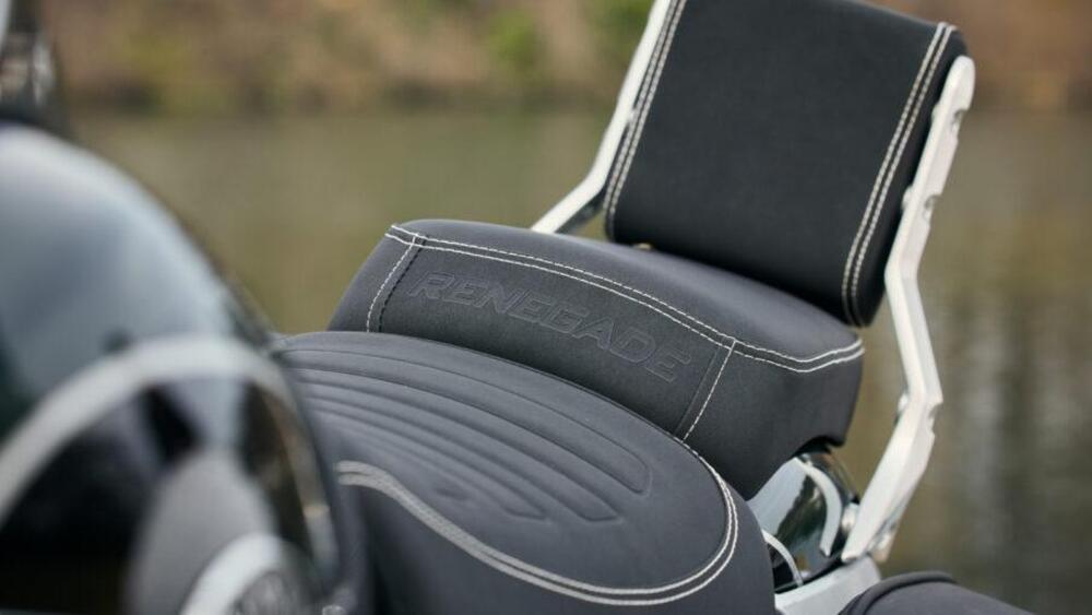 Um Italia Renegade Classic 300 (2025 - 26) (2)