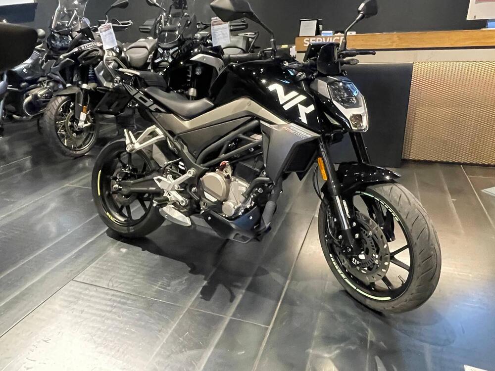 CFMOTO 300NK (2021 - 26) (9)