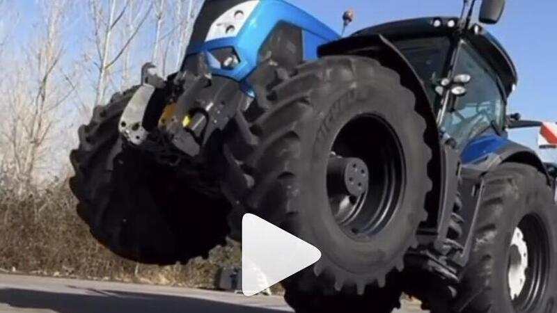 Zayn Sofuoglu, figlio d&rsquo;arte, impenna anche i trattori [VIDEO]