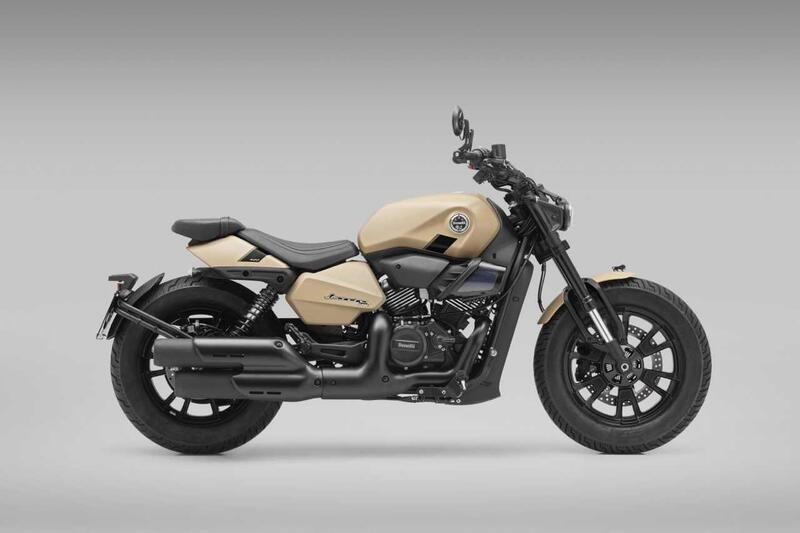 Benelli Leoncino Bobber 400 in colorazione Desert Tan