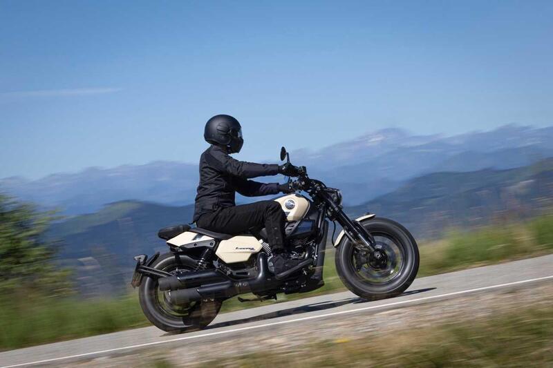 Benelli Leoncino Bobber 400: la cruiser anticipa EICMA ed arriva su strada