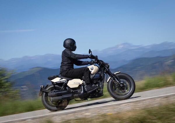 Benelli Leoncino Bobber 400: la cruiser anticipa EICMA ed arriva su strada