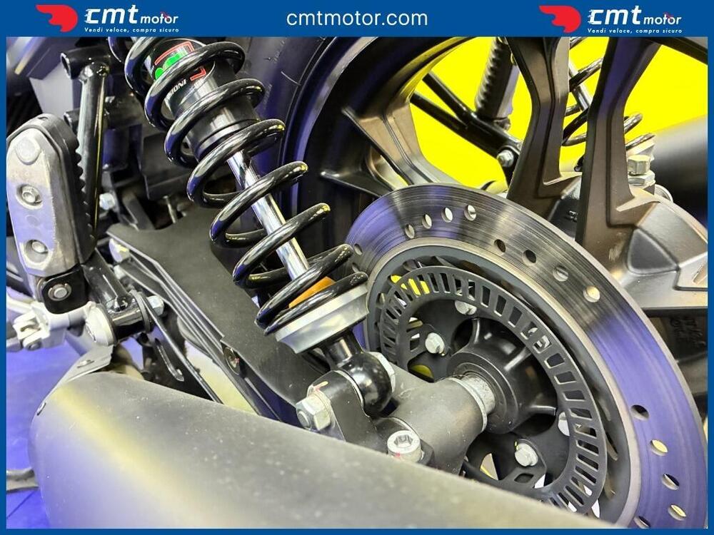 Moto Guzzi V7 III Stone Night Pack (2019 - 20) (10)