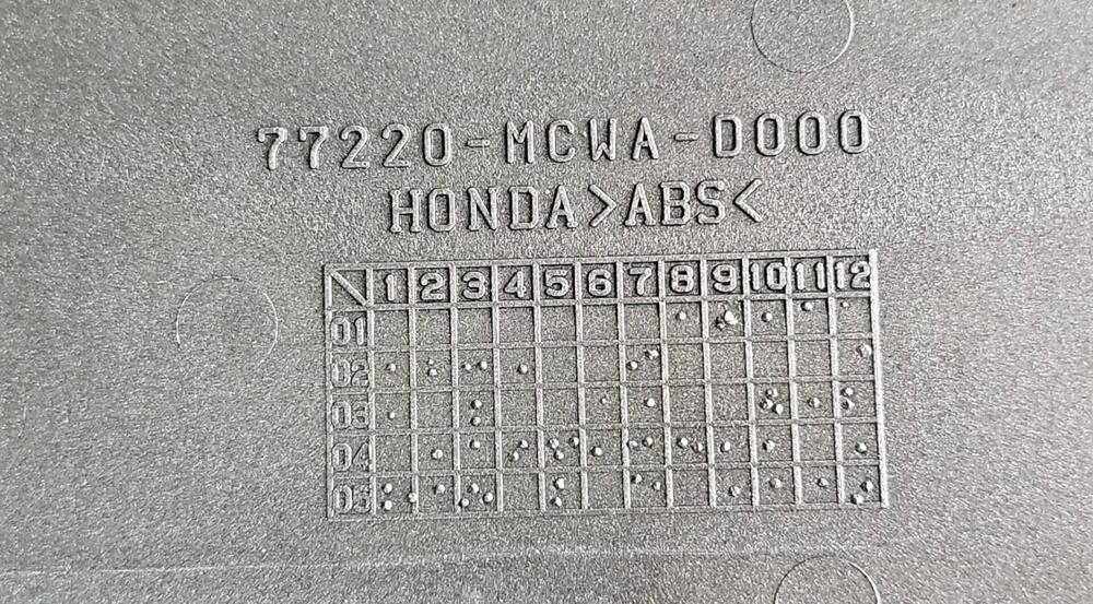 Unghia coprisella VFR 800 grigio Honda (2)