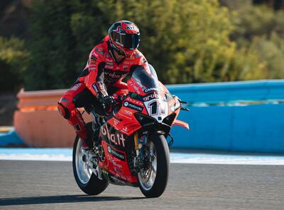 SBK 2025. GP di Spagna. Primo tempo per Bulega nelle libere di Jerez