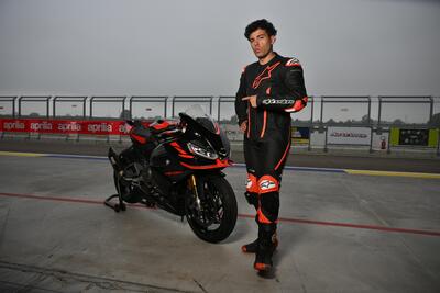 Aprilia RS 660 Factory 2025 test: le &Ouml;hlins valgono 2.000&euro; in pi&ugrave;? Pro e Contro [VIDEO]