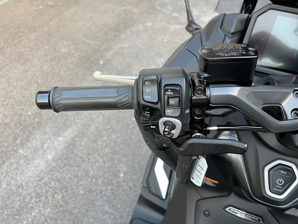 Yamaha T-Max 560 Tech Max (2022 - 24) (13)