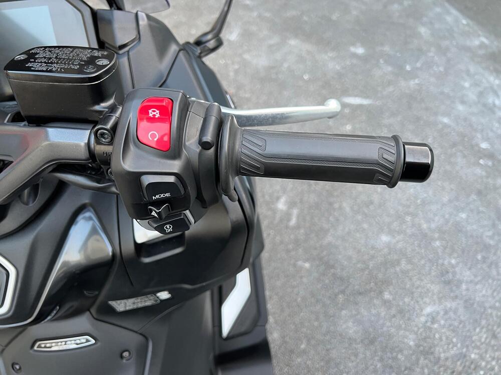 Yamaha T-Max 560 Tech Max (2022 - 24) (14)