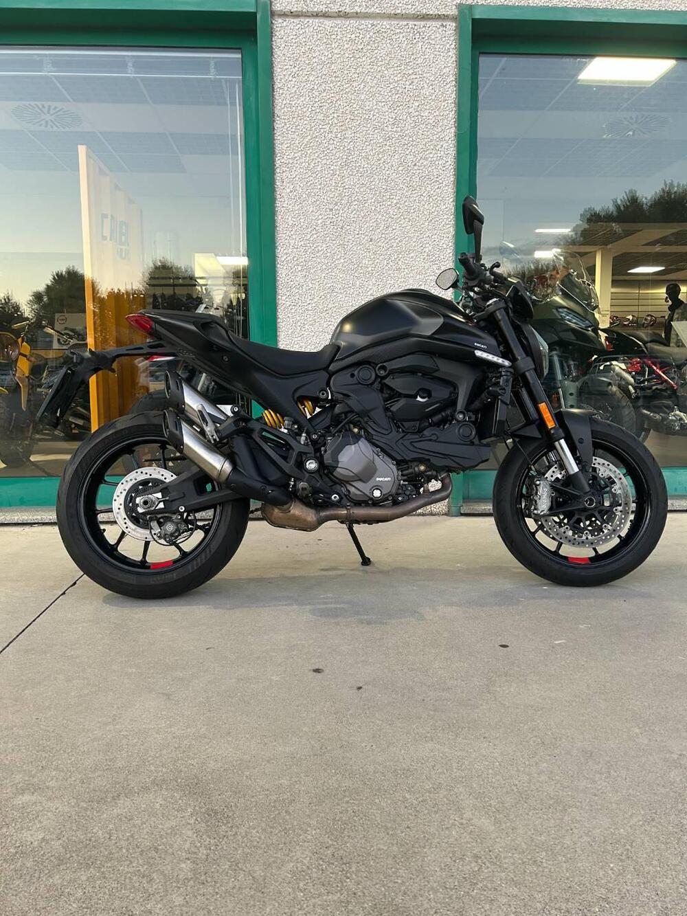 Ducati Monster 937 + (2021 - 25) (3)