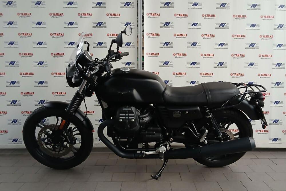 Moto Guzzi V7 III Stone (2017 - 20) (2)