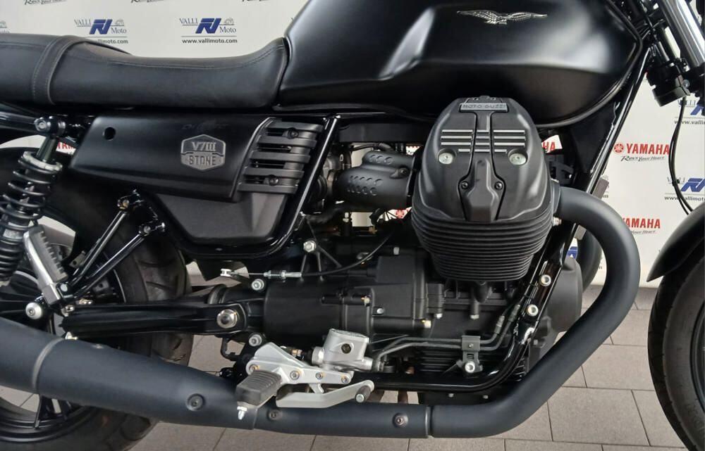 Moto Guzzi V7 III Stone (2017 - 20) (5)