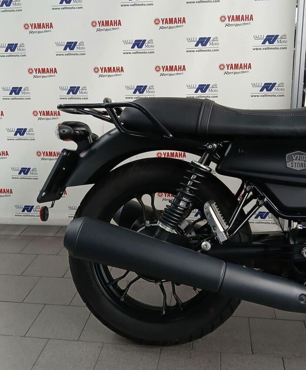 Moto Guzzi V7 III Stone (2017 - 20) (4)