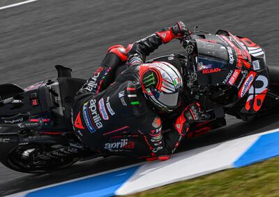 MotoGP 2025. GP dell'Australia. Vittoria spettacolo di Marco Bezzecchi nella Sprint (con gabbiano alla Iannone) [RISULTATI e VIDEO]