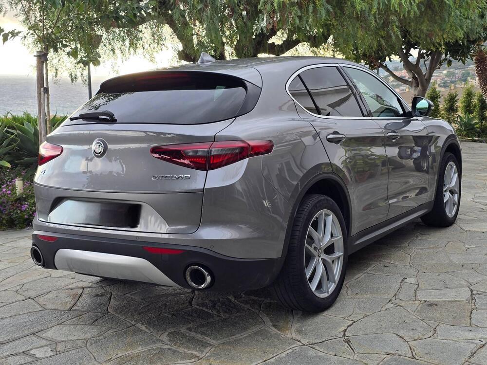 Alfa Romeo Stelvio usata a Imperia (3)