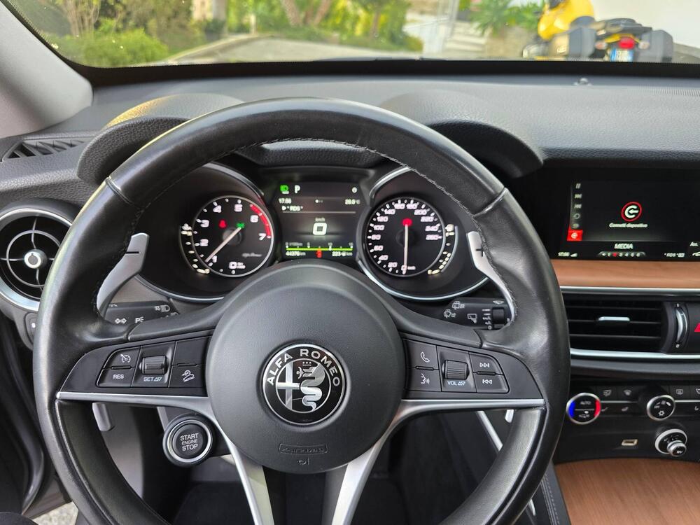 Alfa Romeo Stelvio usata a Imperia (7)