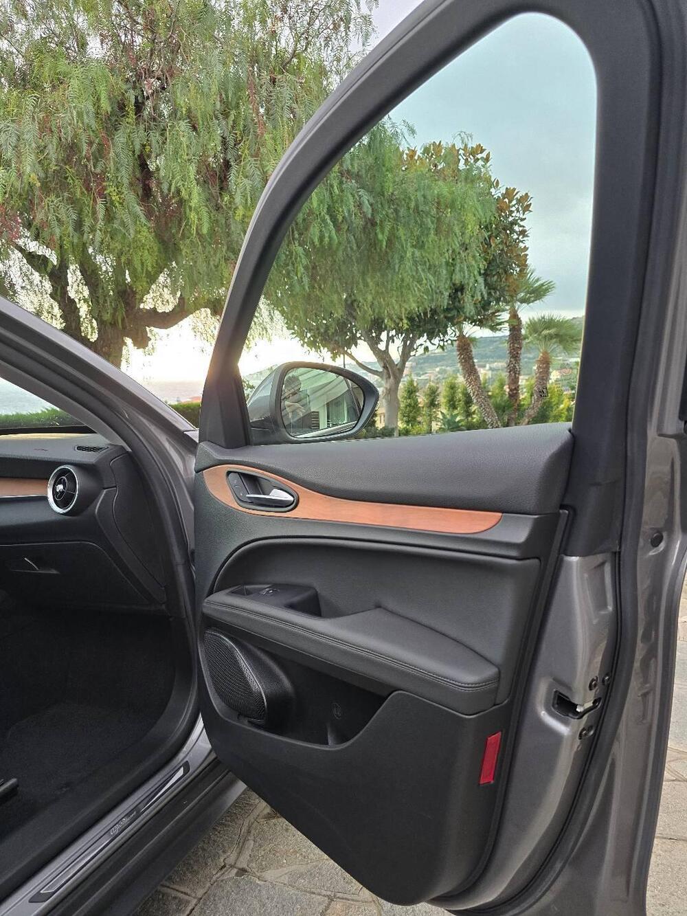 Alfa Romeo Stelvio usata a Imperia (9)