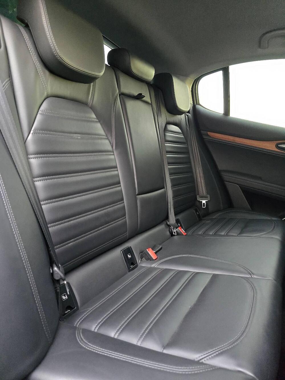 Alfa Romeo Stelvio usata a Imperia (11)
