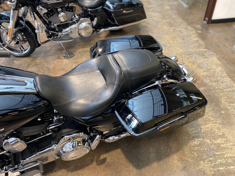 Harley-Davidson 1690 Street Glide (2011 - 13) - FLHX (6)