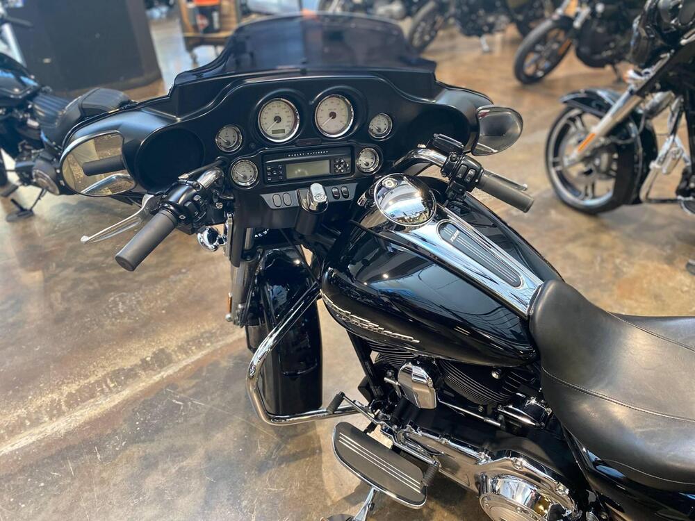 Harley-Davidson 1690 Street Glide (2011 - 13) - FLHX (7)