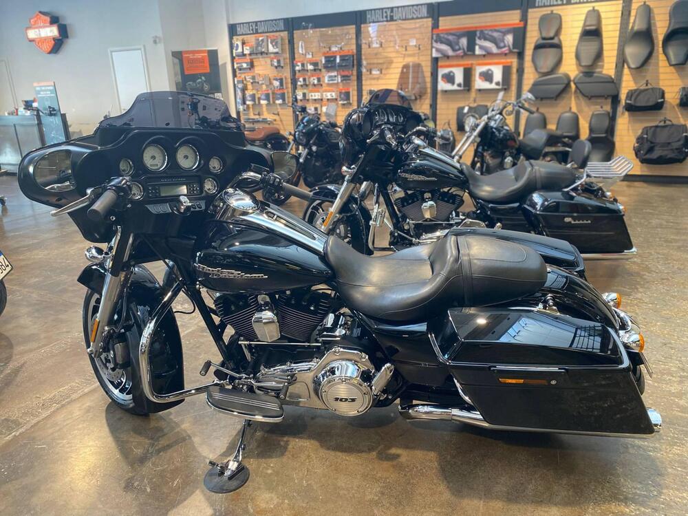 Harley-Davidson 1690 Street Glide (2011 - 13) - FLHX (8)