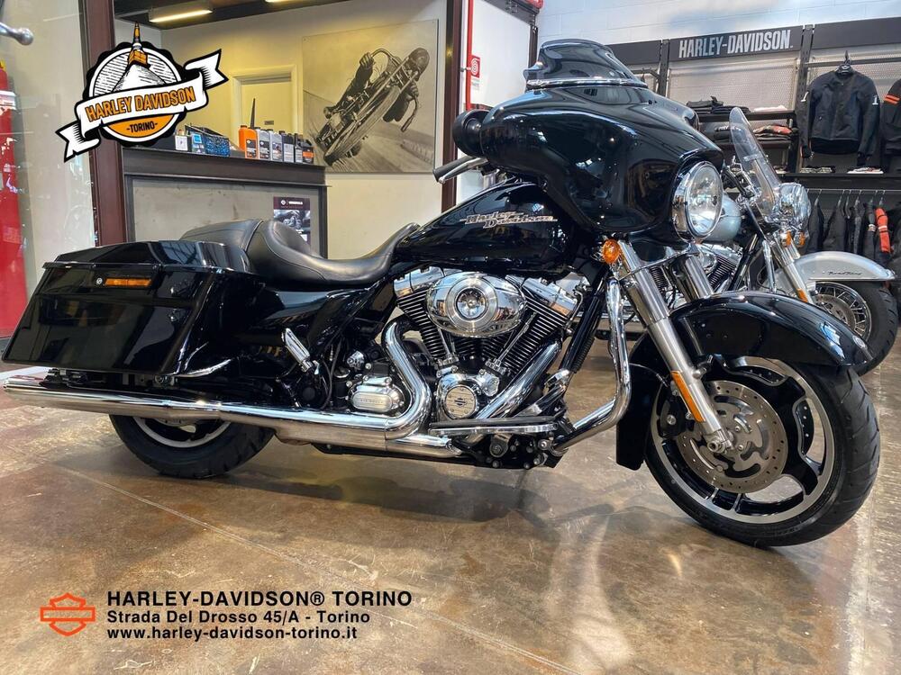 Harley-Davidson 1690 Street Glide (2011 - 13) - FLHX