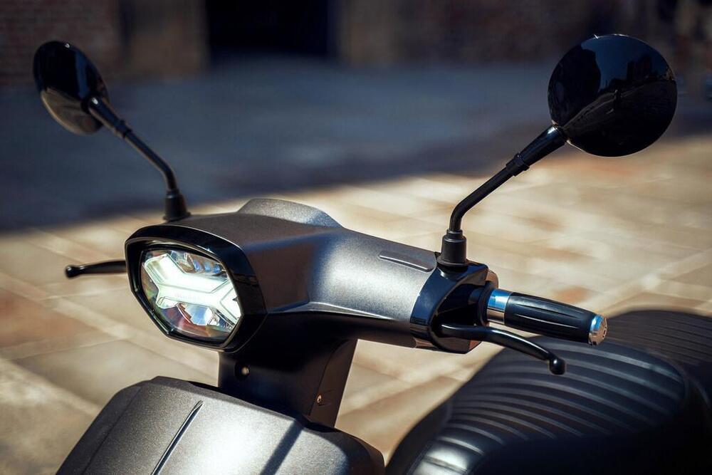 Keeway Motor Sixties 300i (2023 - 25) (4)