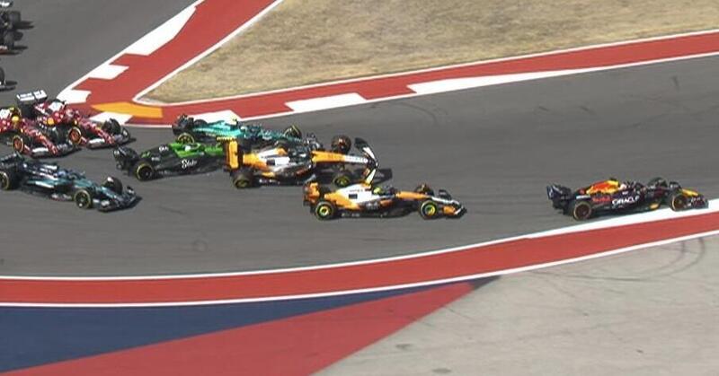 Caos McLaren nella Sprint di Austin, Norris difende Piastri: &ldquo;Non pu&ograve; essere colpa sua&rdquo;. Stella accusa Hulkenberg
