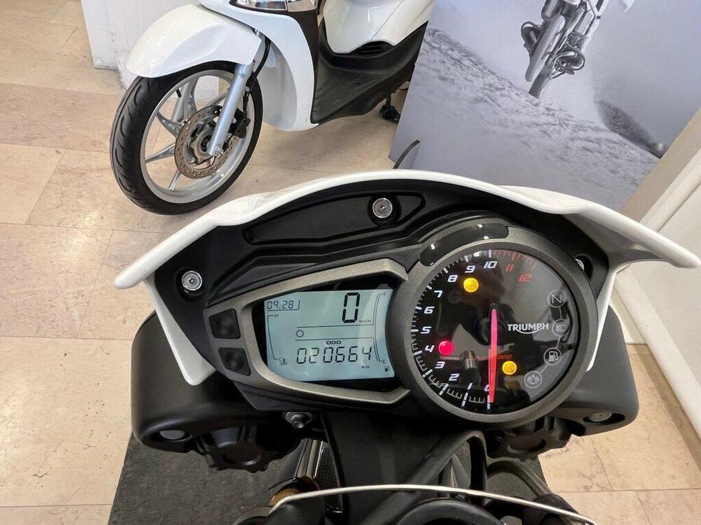 Triumph Speed Triple 1050 R ABS (2016 - 17) (8)