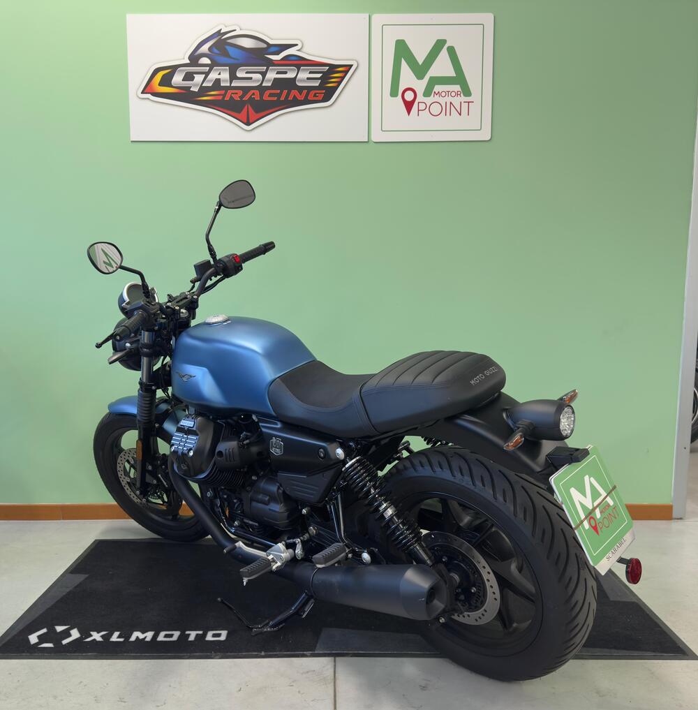 Moto Guzzi V7 Stone (2025 - 26) (5)