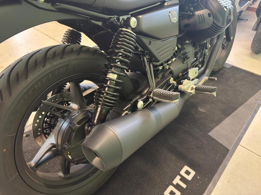 Moto Guzzi V7 Stone (2025 - 26) (8)