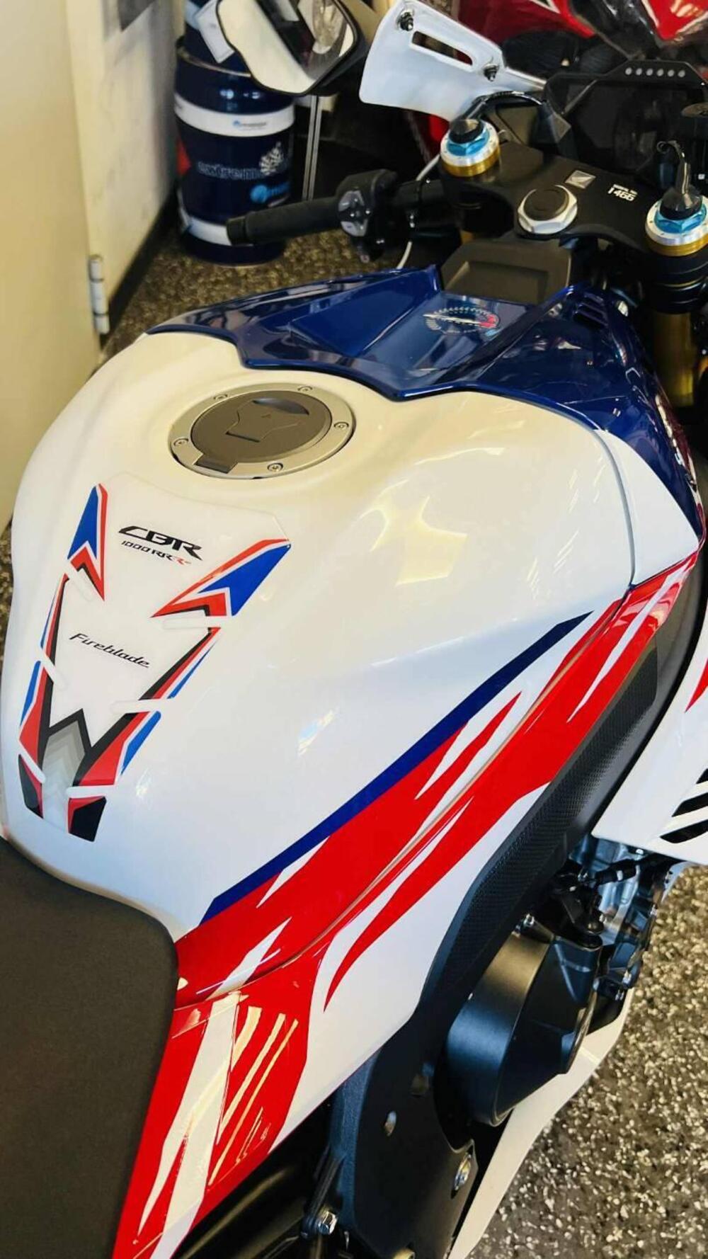 Honda CBR 1000 RR-R Fireblade SP 30th Anniversary (2022 - 23) (4)