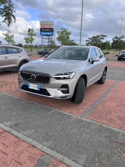 Volvo XC60 2.0 t6 phev Essential awd auto del 2023 usata a Campagnatico
