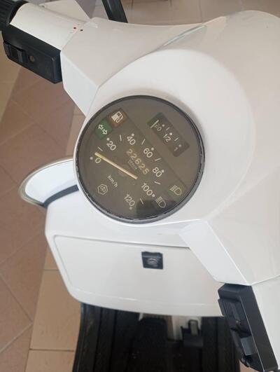 Vespa P125x Arcobaleno d'epoca