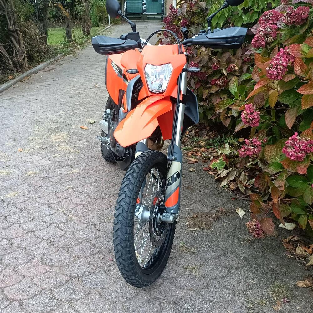 KTM 690 Enduro R (2022 - 25) (4)