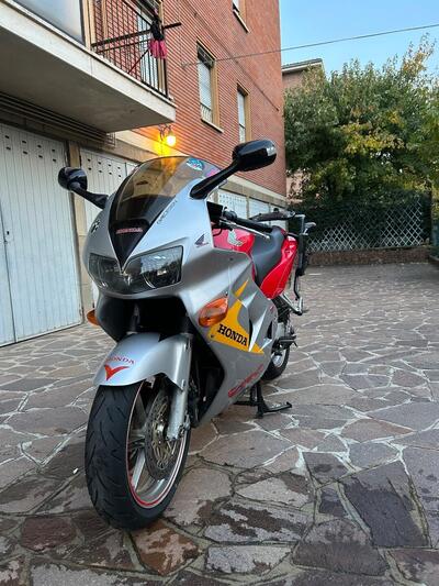 Honda VFR 800 (1998 - 01) usata
