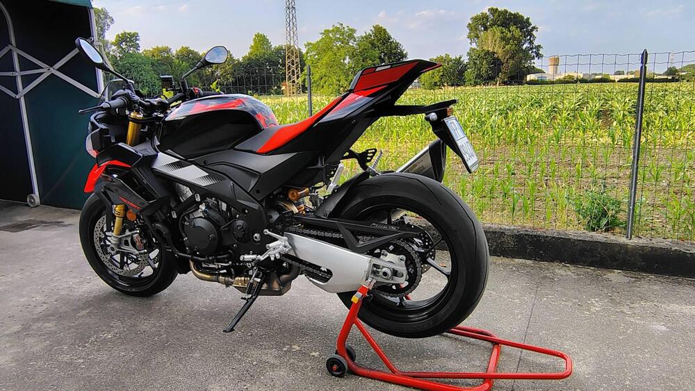 Aprilia Tuono V4 Factory (2025 - 26) (2)