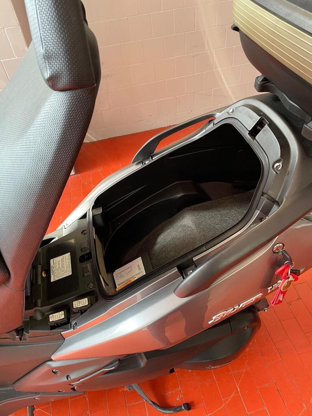 Honda Silver Wing 400 (2006 - 09) (8)