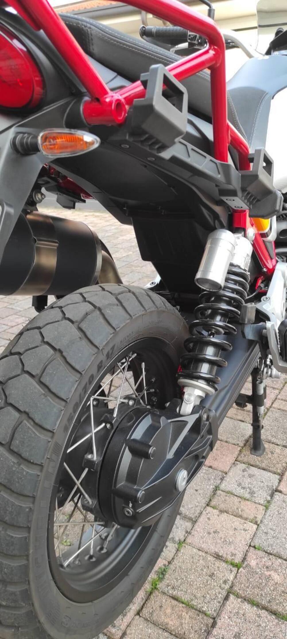 Moto Guzzi V85 TT Evocative Graphics (2019 - 20) (2)