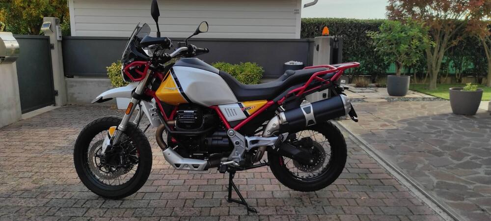 Moto Guzzi V85 TT Evocative Graphics (2019 - 20) (4)