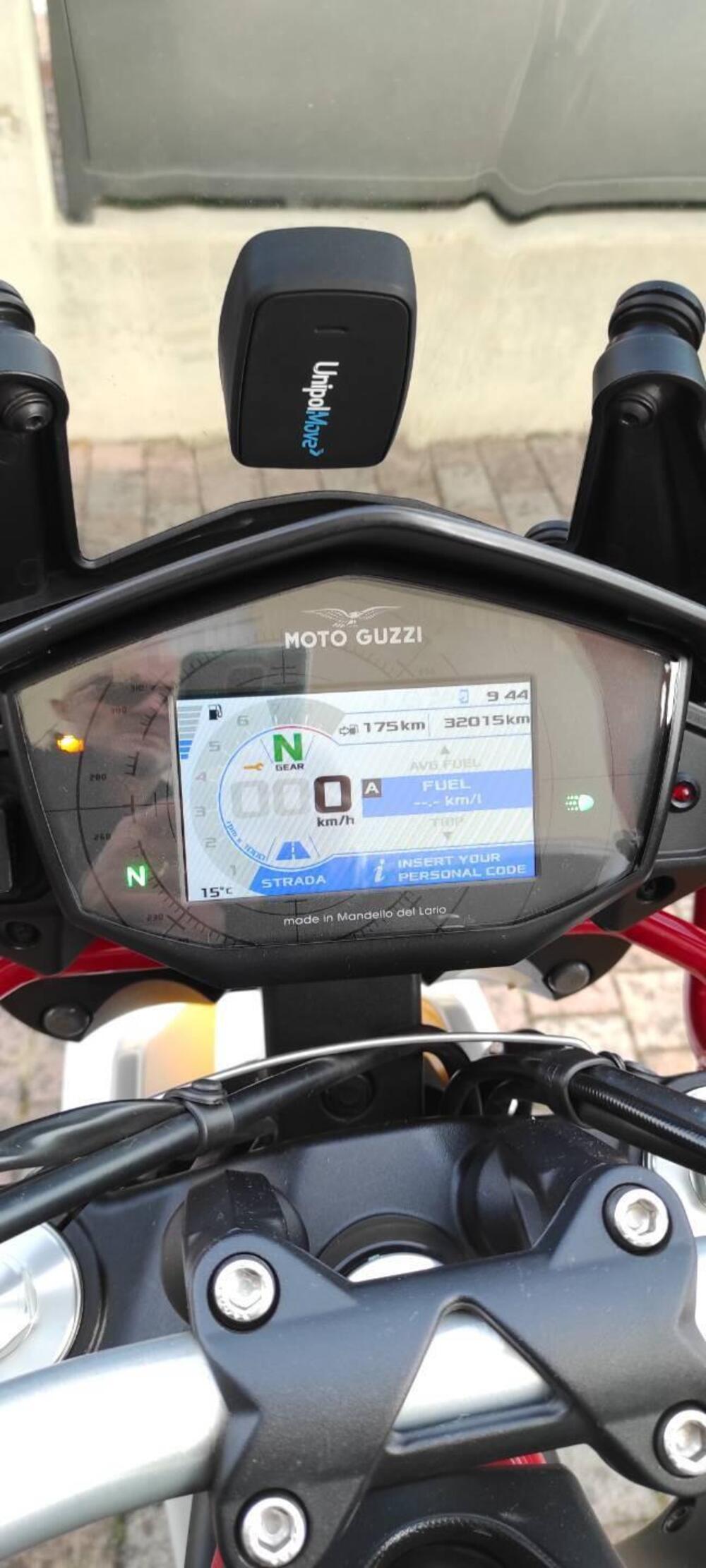 Moto Guzzi V85 TT Evocative Graphics (2019 - 20) (7)