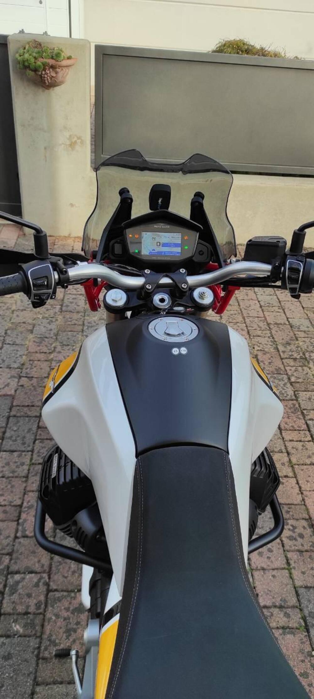 Moto Guzzi V85 TT Evocative Graphics (2019 - 20) (6)