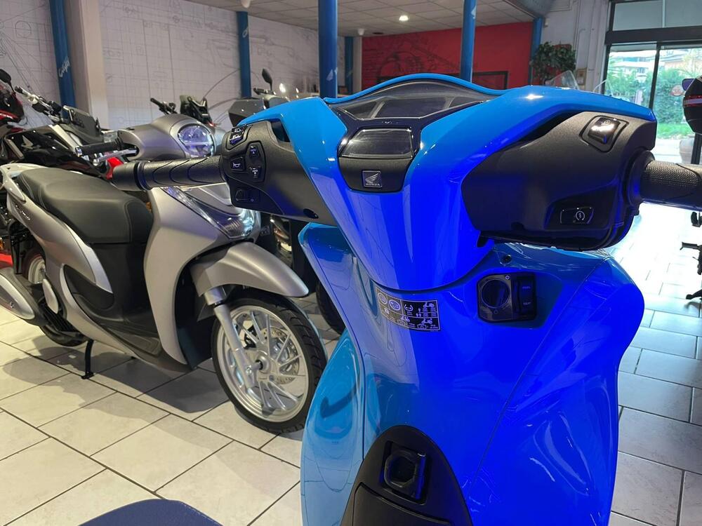 Honda SH 125i Vetro (2024 - 25) (4)