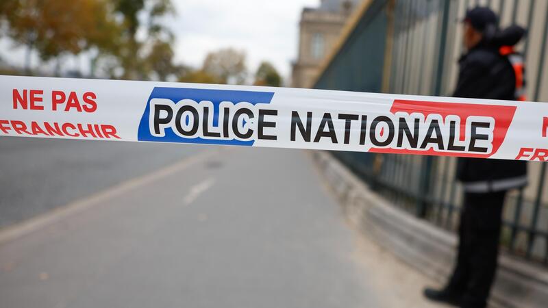 Furto al Louvre di Parigi: dopo il colpo i Lupin scappano con due scooter