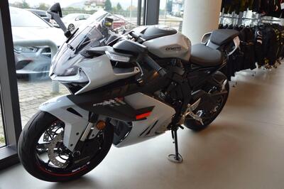 CFMOTO 675SR-R (2025) nuova