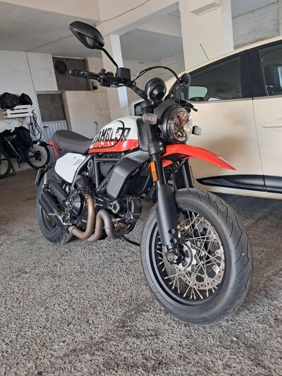 Ducati Scrambler 800 Urban Motard (2022) usata