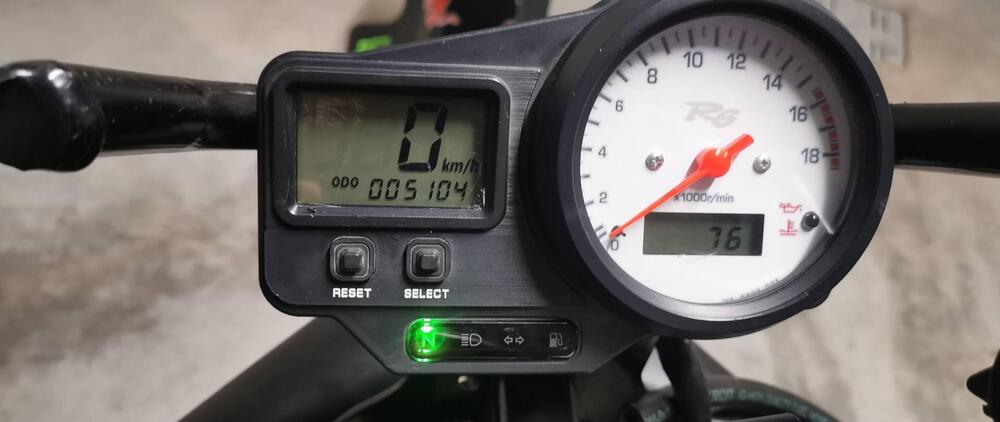 Yamaha YZF R6 (2001 - 02) (17)